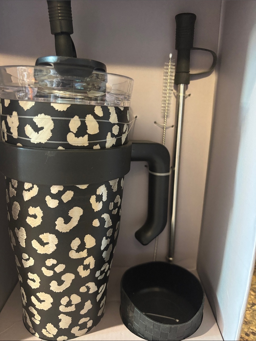 Leopard Print 30oz Tumbler with Handle and Straw NIB - Picture 2 of 3